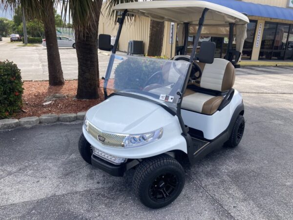 2024 Lithium Club Car - Image 4